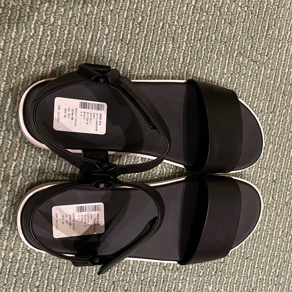 NWT Vince Black leather Sandals. - Picture 1 of 14